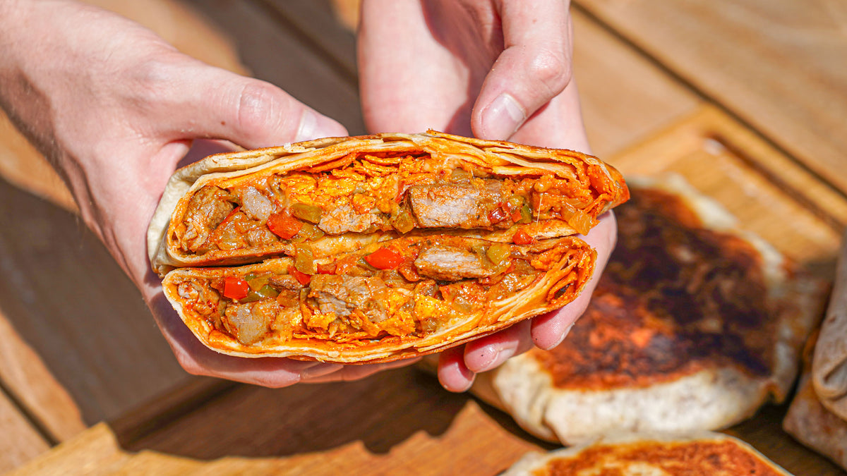 Cheese steak crunchwrap med ribeye, jalapeño-havarti og chipotlemayo