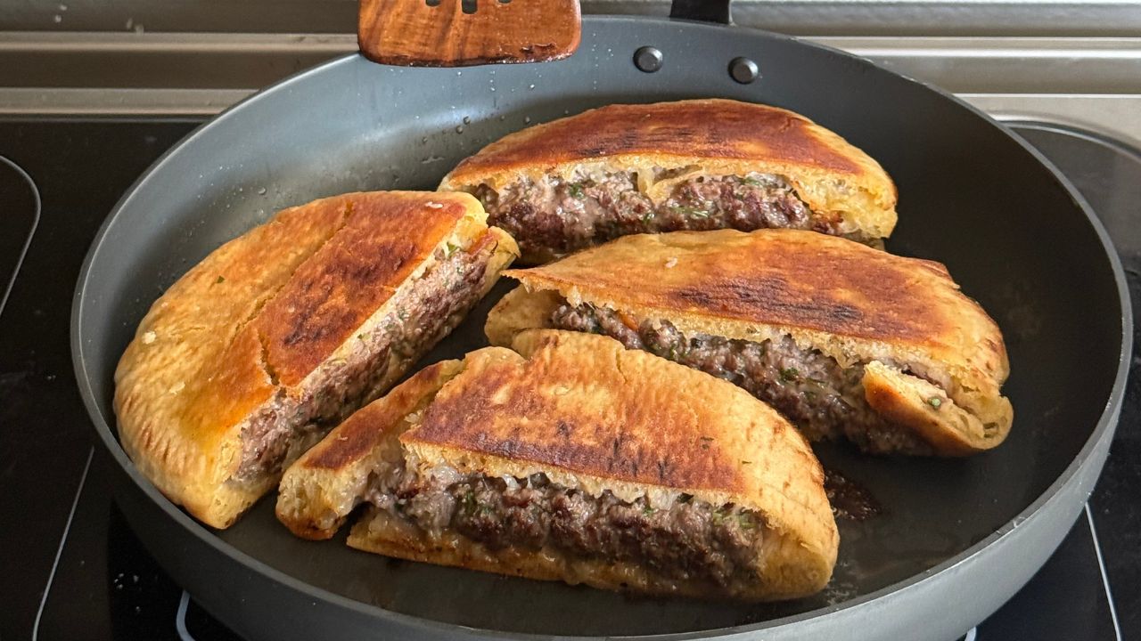 Arayes – spicy meat in crispy pita bread