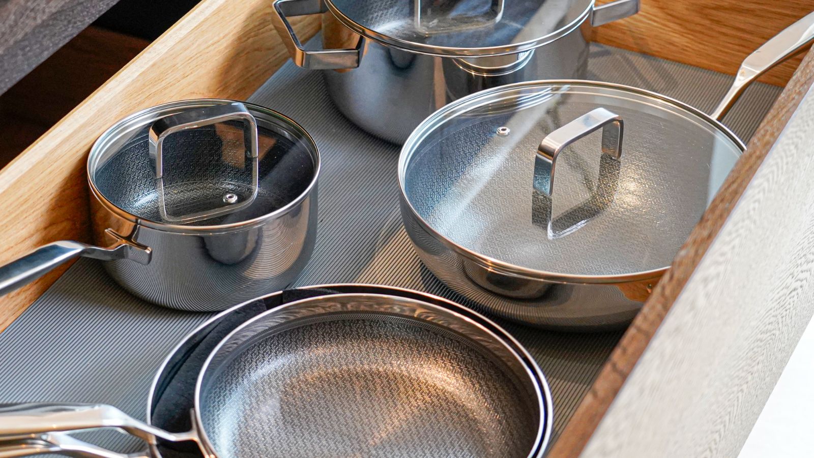 6-Ply Fusion gryder og pander fra Qookware