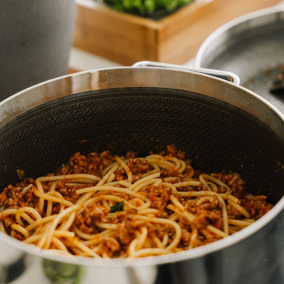 Spaghetti bolognese i stor gryde