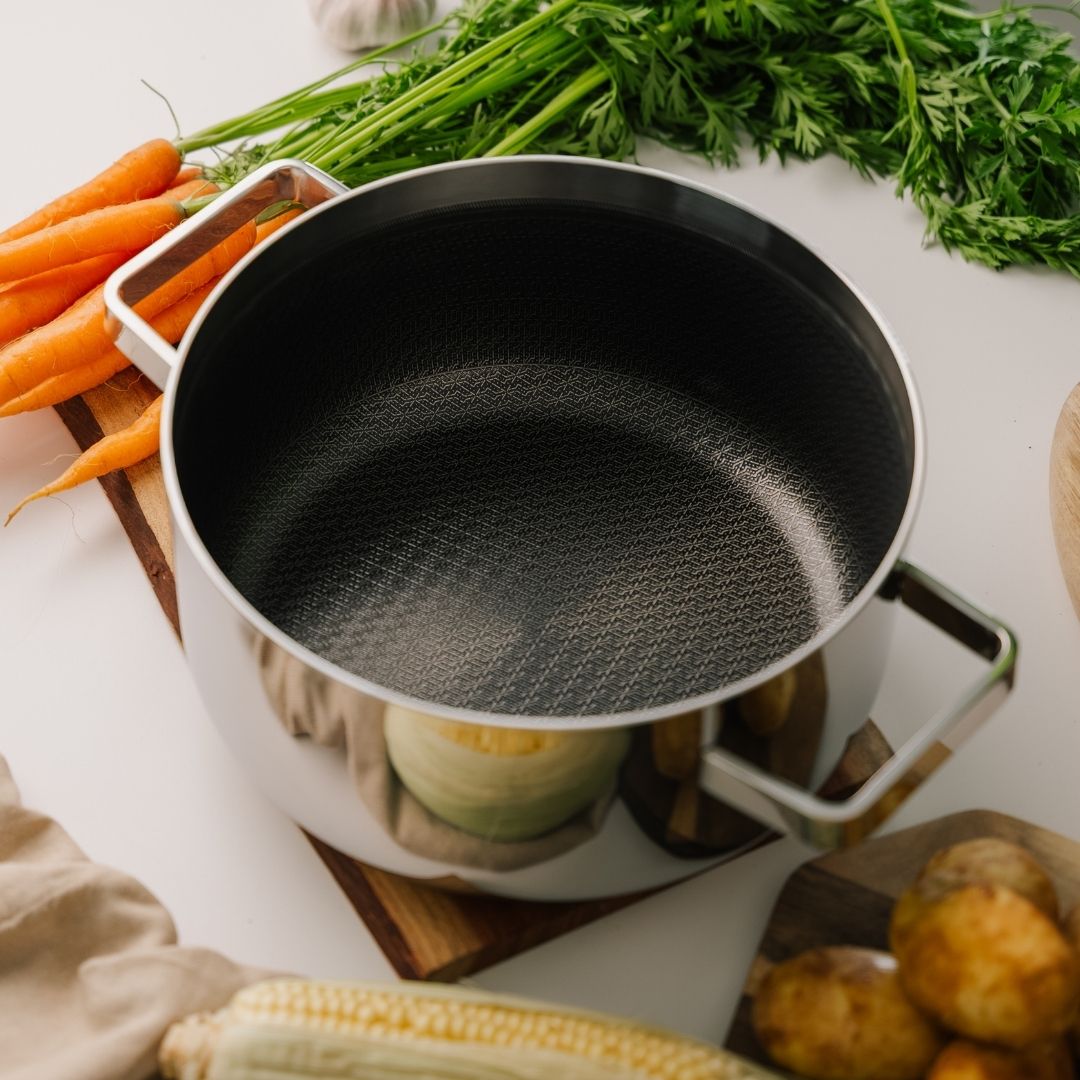 6-ply gryde på køkkenbord