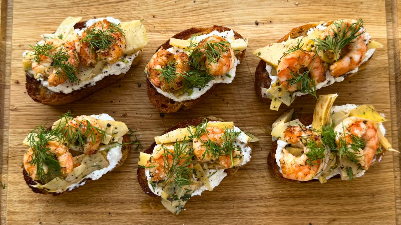 Bruschetta med artiskok kæmperejer og citronricotta