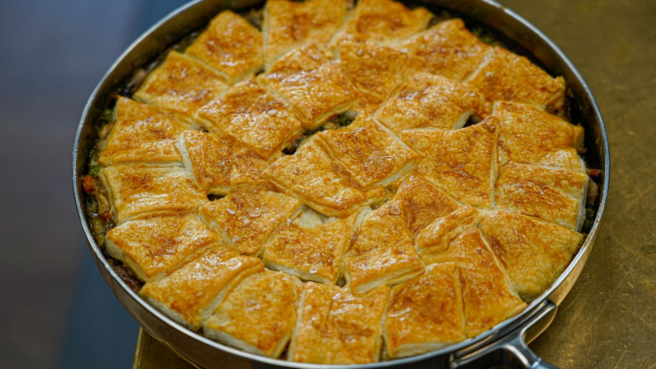 Chicken pot pie anrettet i 6-ply pande 