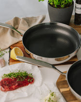 6-ply Fusion stegepandesæt 24+28 cm – detaljebillede fra Qookware
