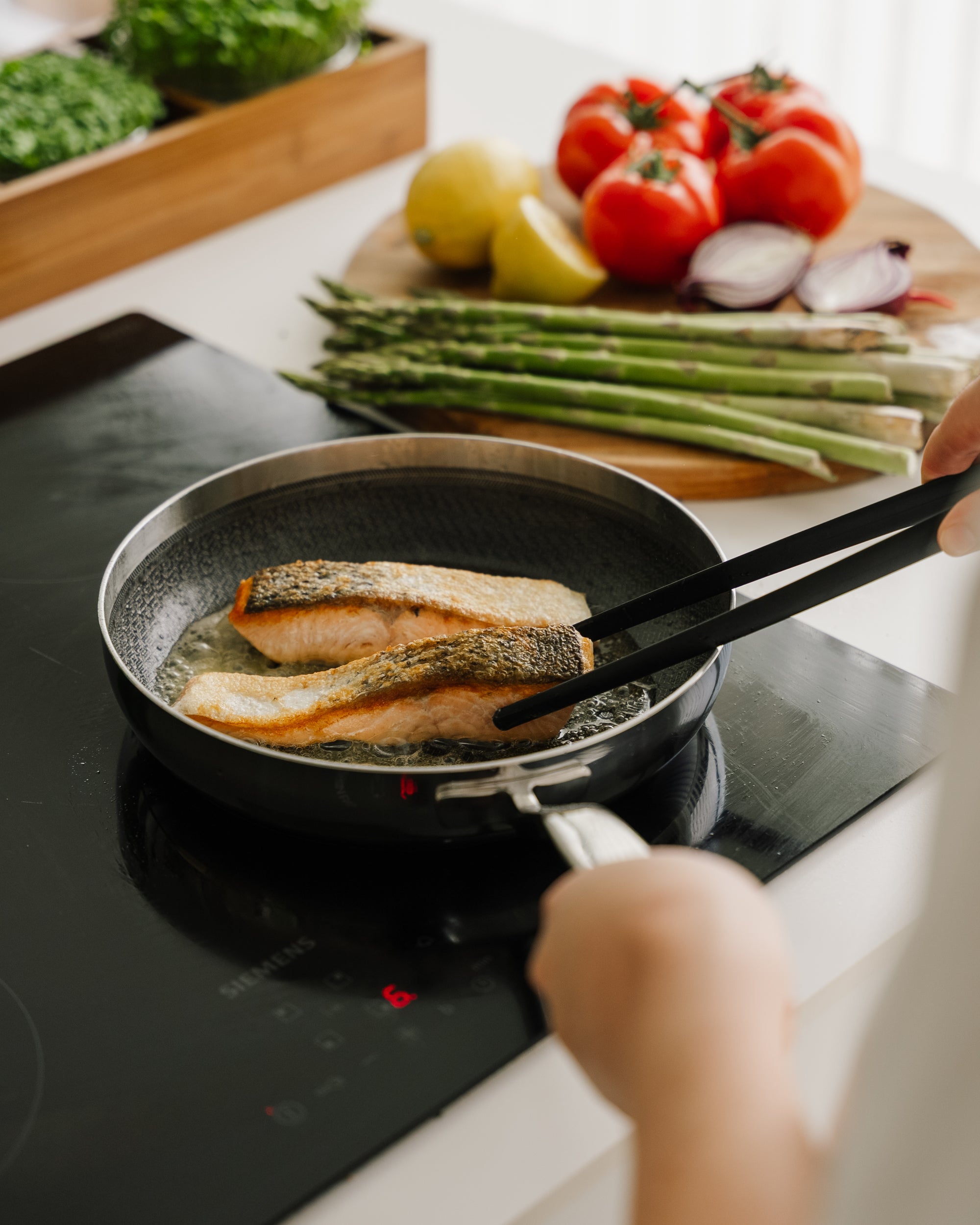 6-ply Fusion stegepande 24 cm – detaljebillede fra Qookware
