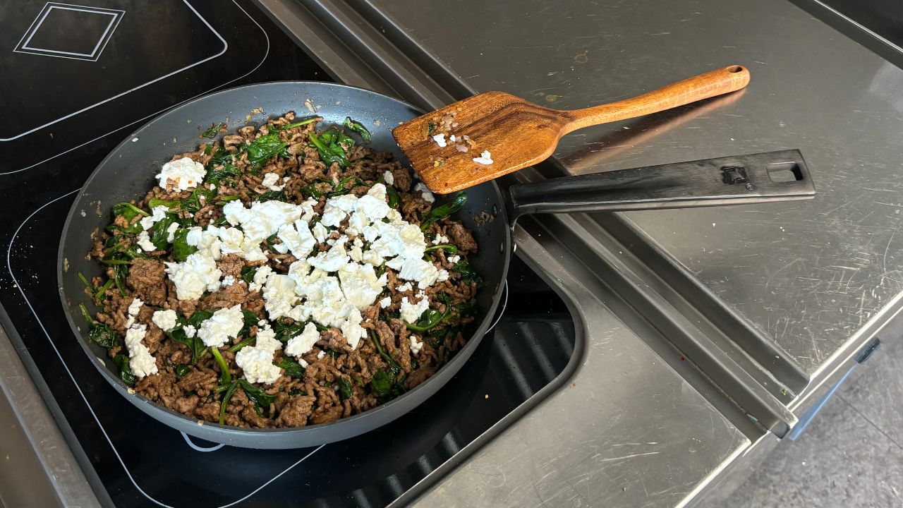 Gozleme med oksekød på carbonstål pande