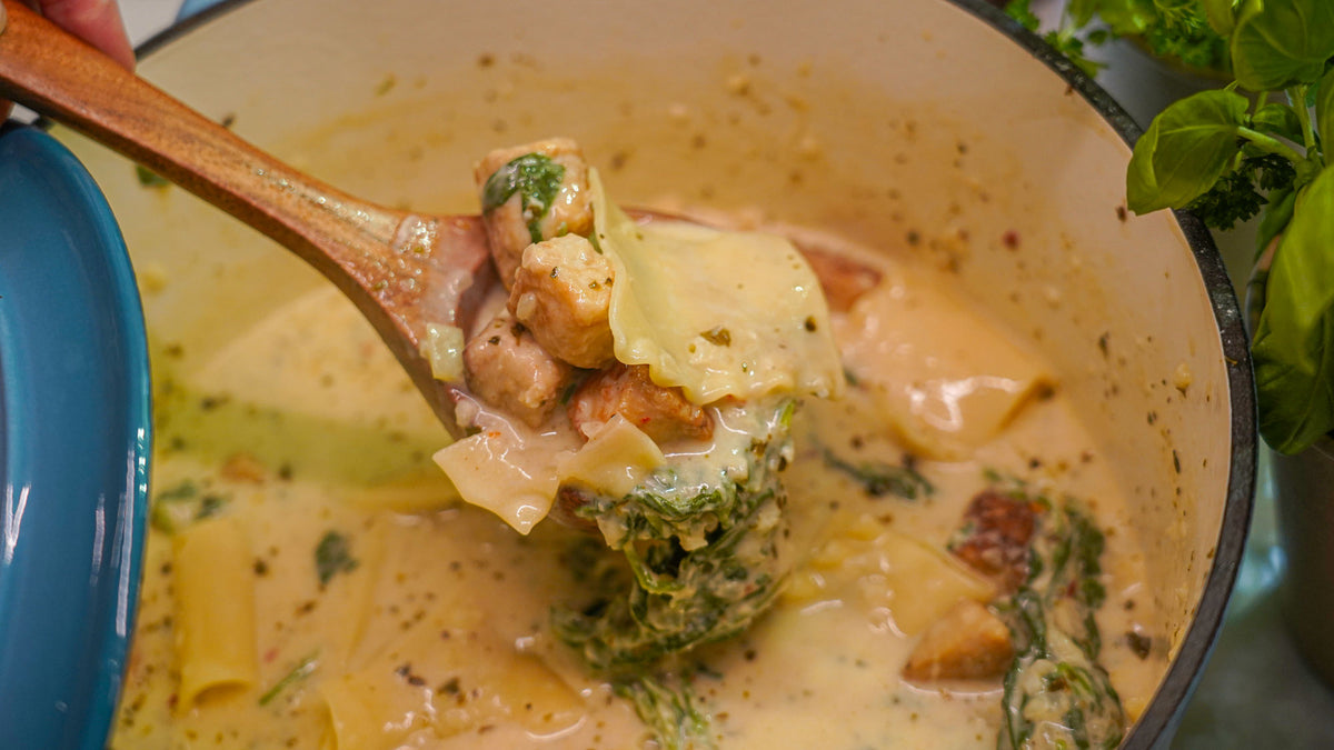 Cremet Alfredo-lasagnesuppe med kylling og spinat