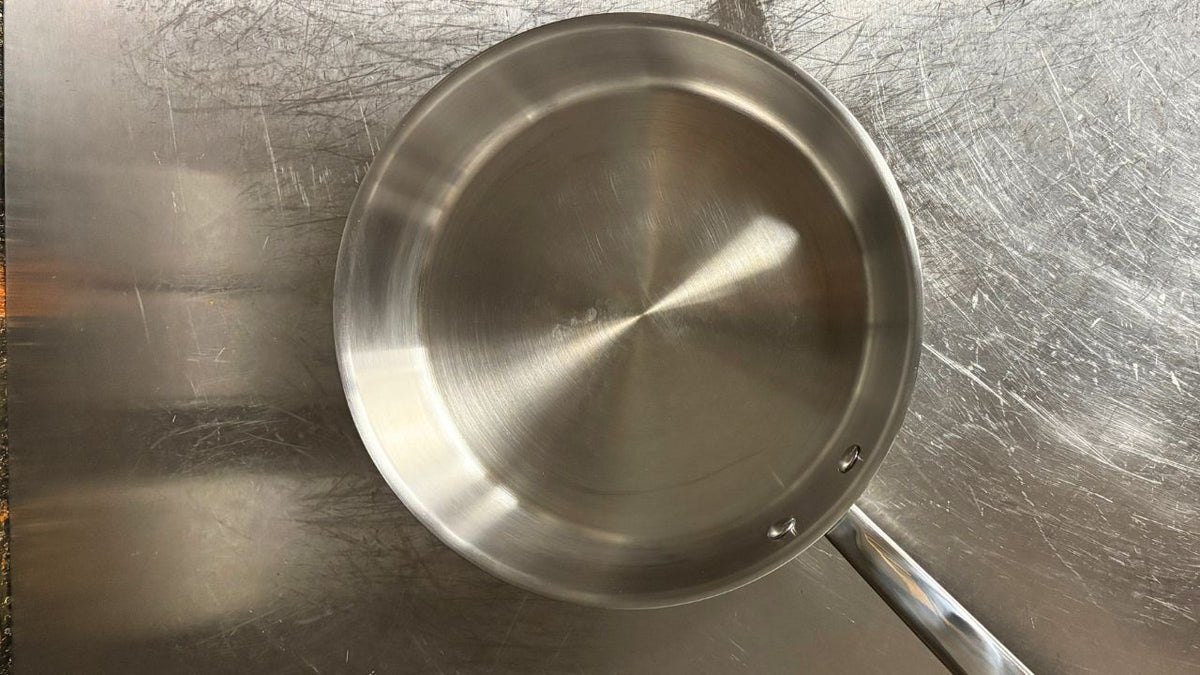 Guide til rengøring af pander i rustfrit stål 