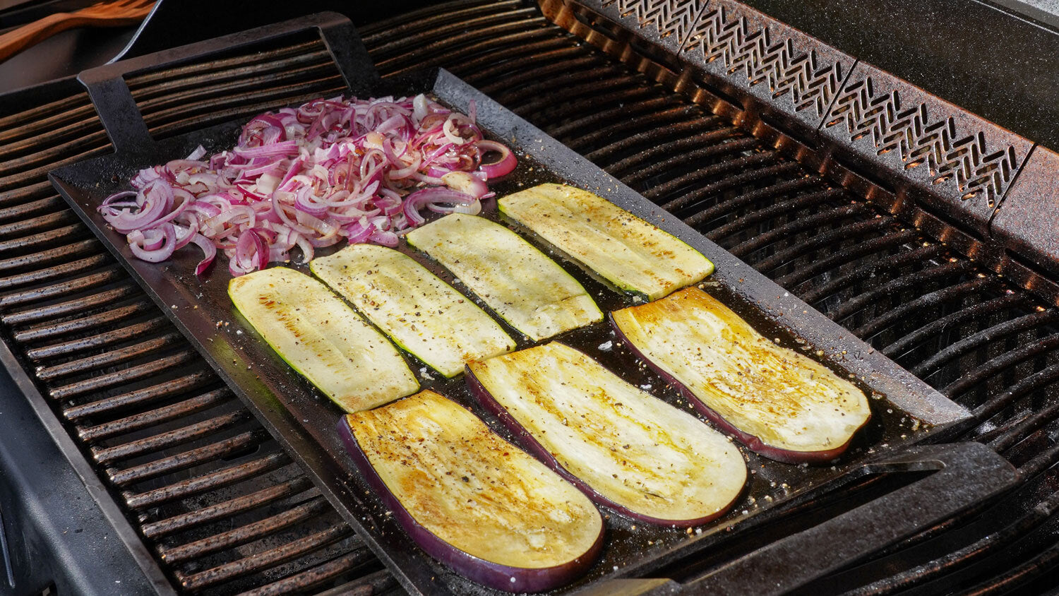 Aubergine på stegeplade i carbonstål