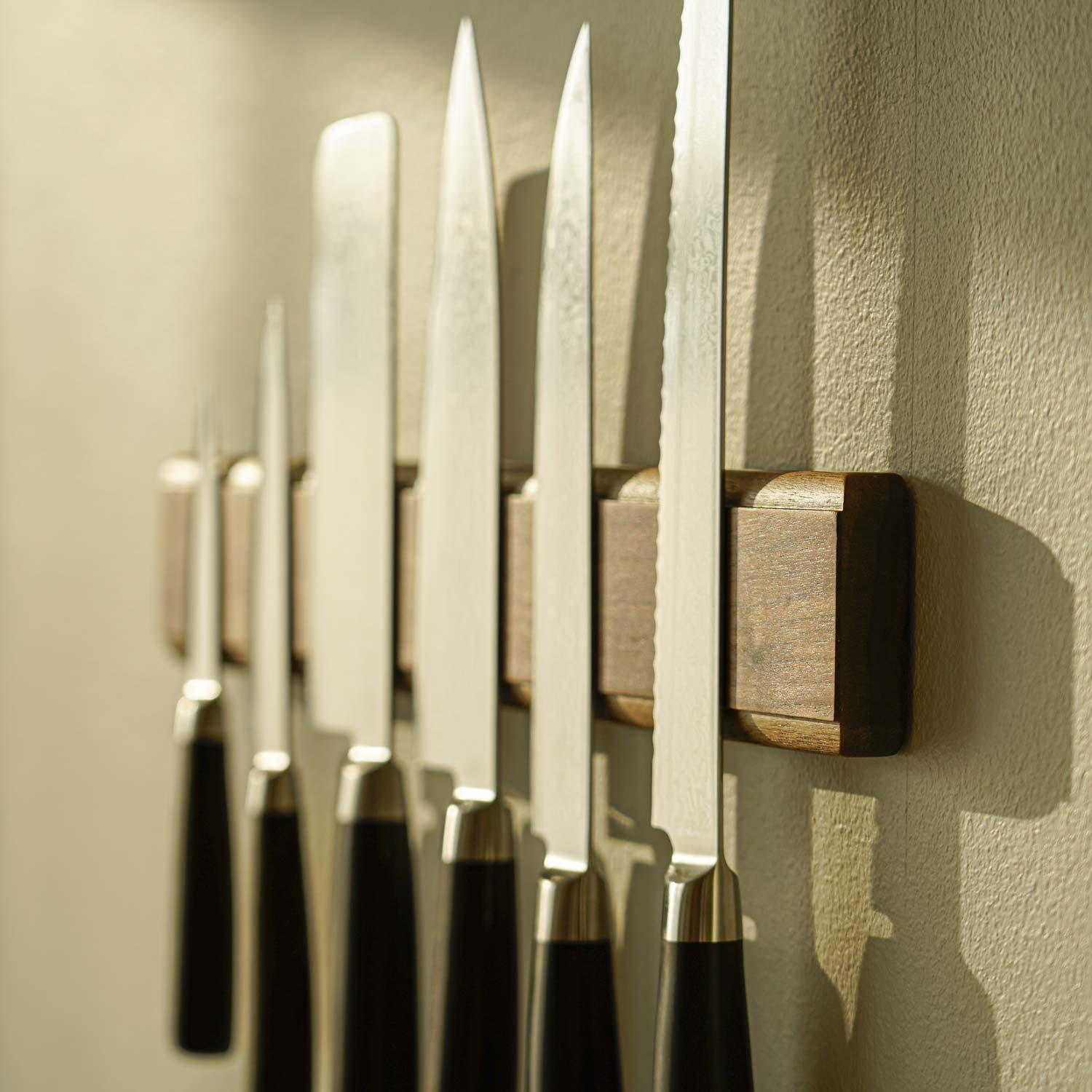Knivmagnet til væggen med 7 knive