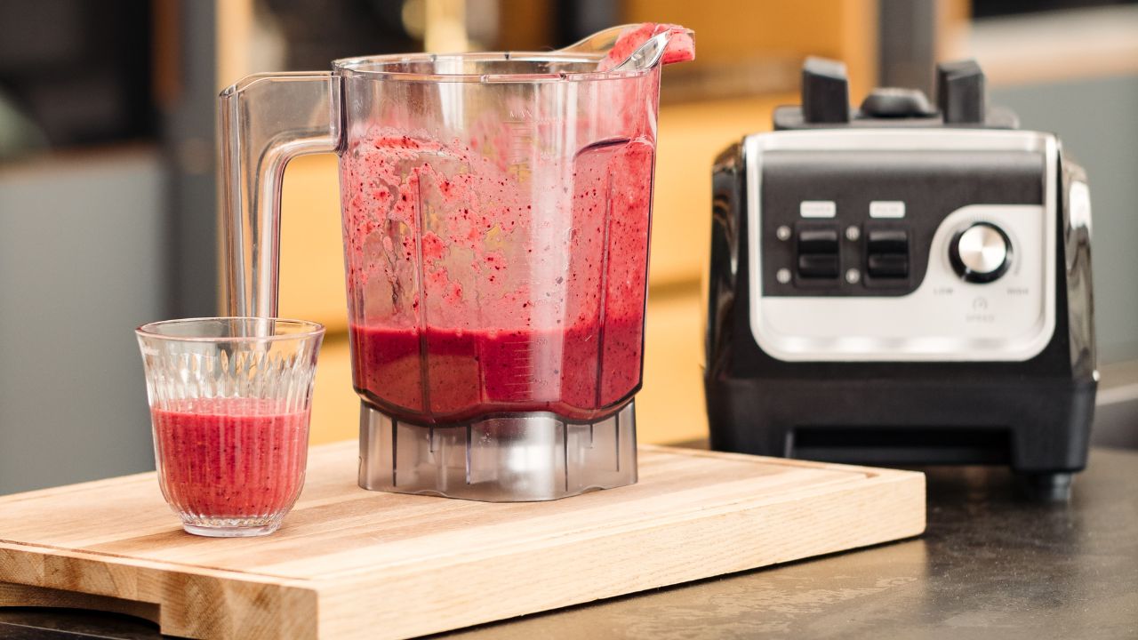 Forskellige smoothies i glas – lavet med smoothie blender fra Qookware