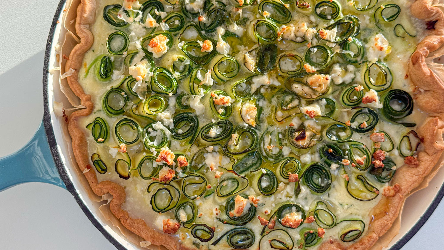 Pie with zucchini, feta & ricotta cream